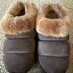 Ugg Women’s Tazzlita platform size 5 in Hardwood color